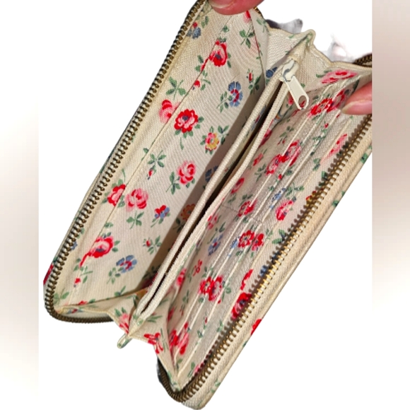 Cath Kidston Floral zip wallet - Picture 3 of 3